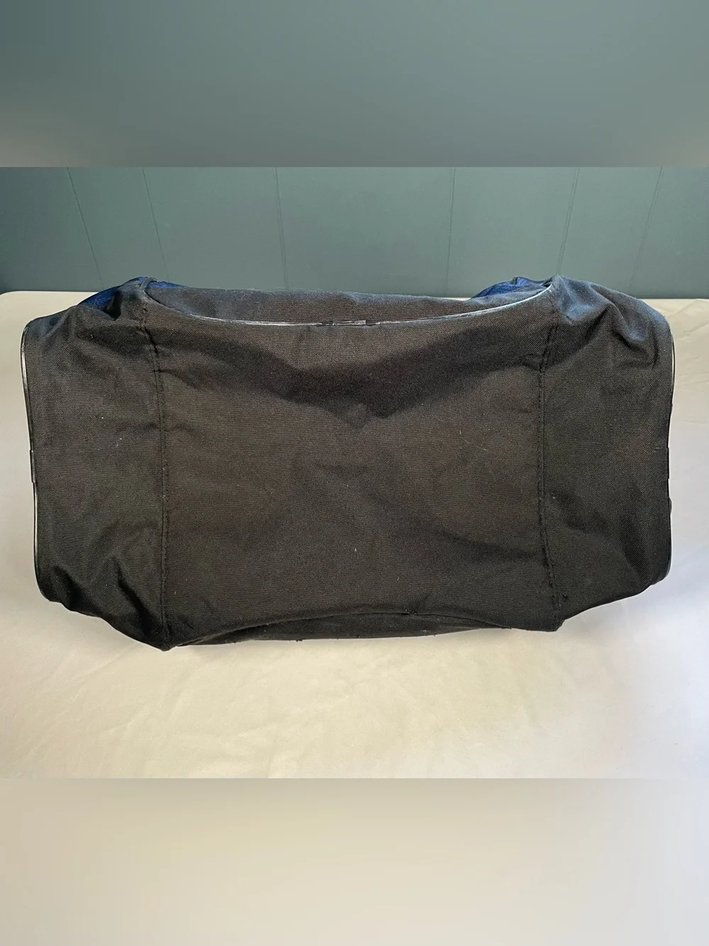 adidas Unisex Defender 4.0 Gym Duffel Bag for Men and Women, Team Navy Blue, Med